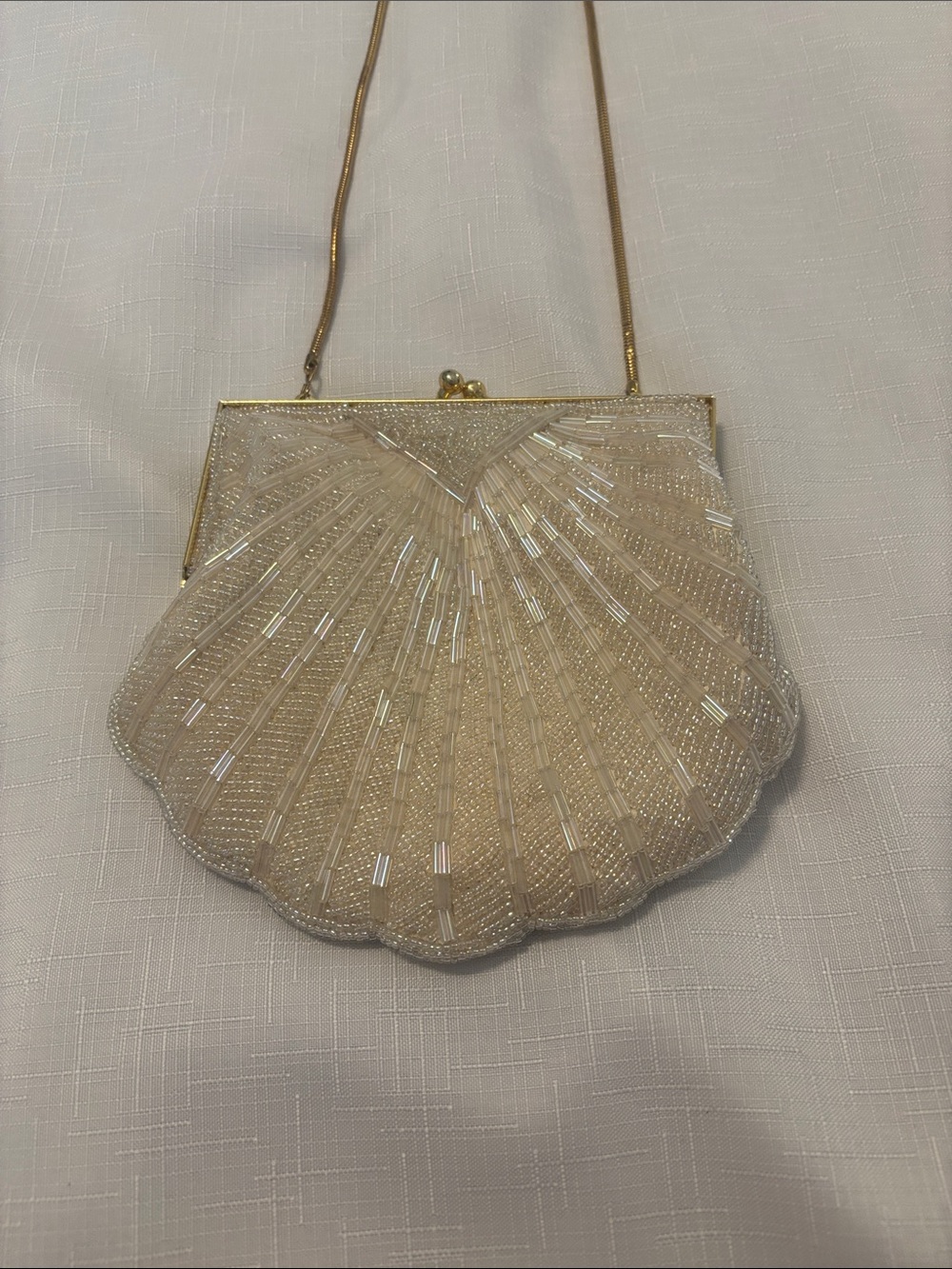 Vintage-Inspired Beaded Shell Crossbody Bag Champagne evening formal kisslock